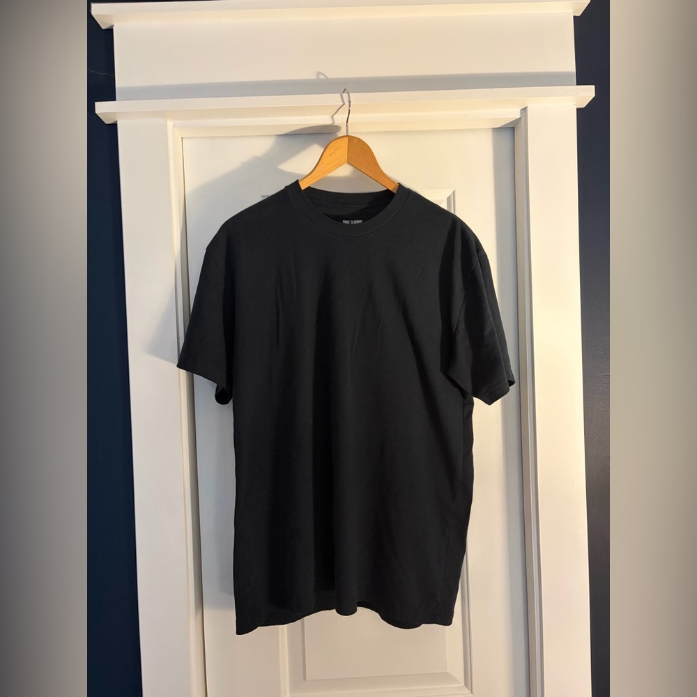 True Classic Black Crew Neck T-Shirt Size Large – Like New